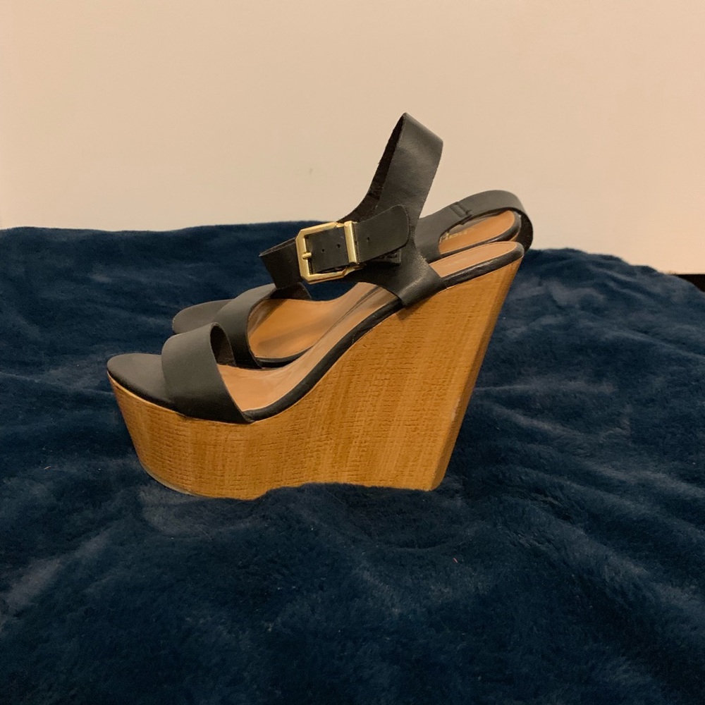 Black wedges